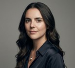 Andreea Mandeal headshot